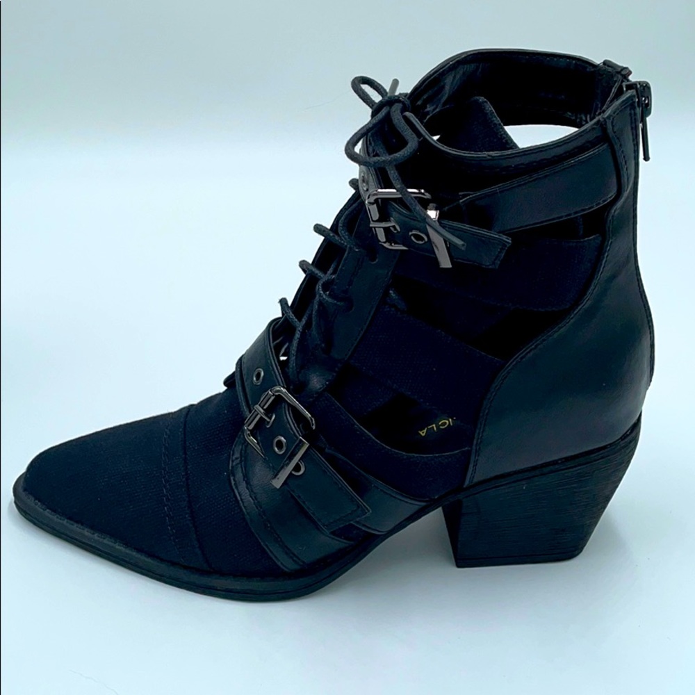- Shoe Republic LA Blk Chelsea Chunky Ankle Booties
